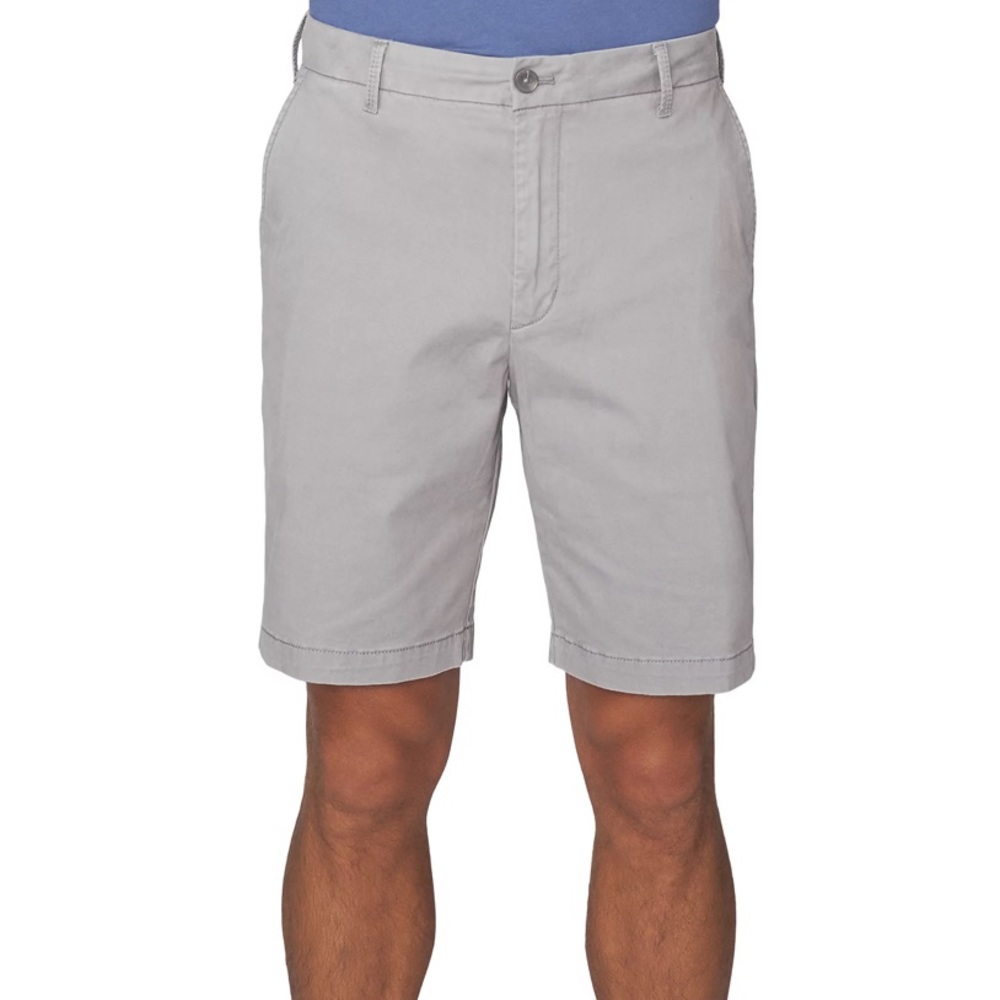 NWT Men’s IZOD  Size 32 
9.5" Saltwater Flat Front Stretch Shorts